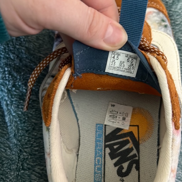 Vans size 6 shoes - Picture 2 of 3